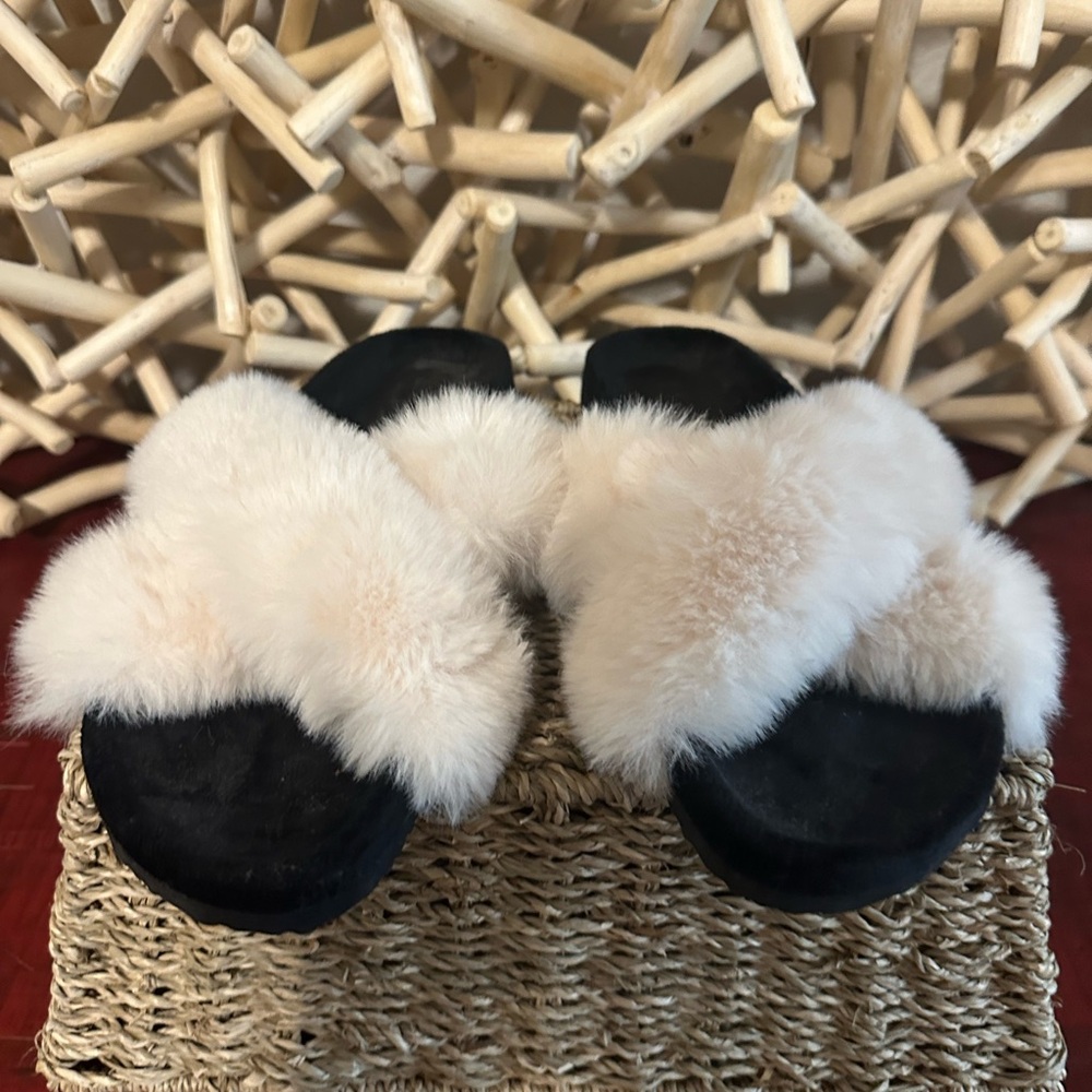 LOFT Women’s Cream and Black Furry Slippers (New)